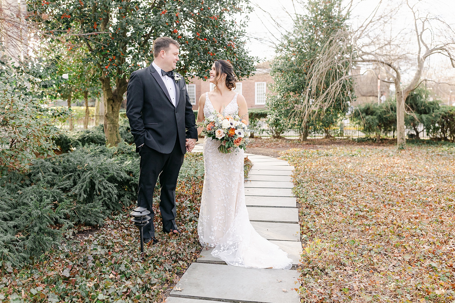 bride and groom portraits tidewater house
