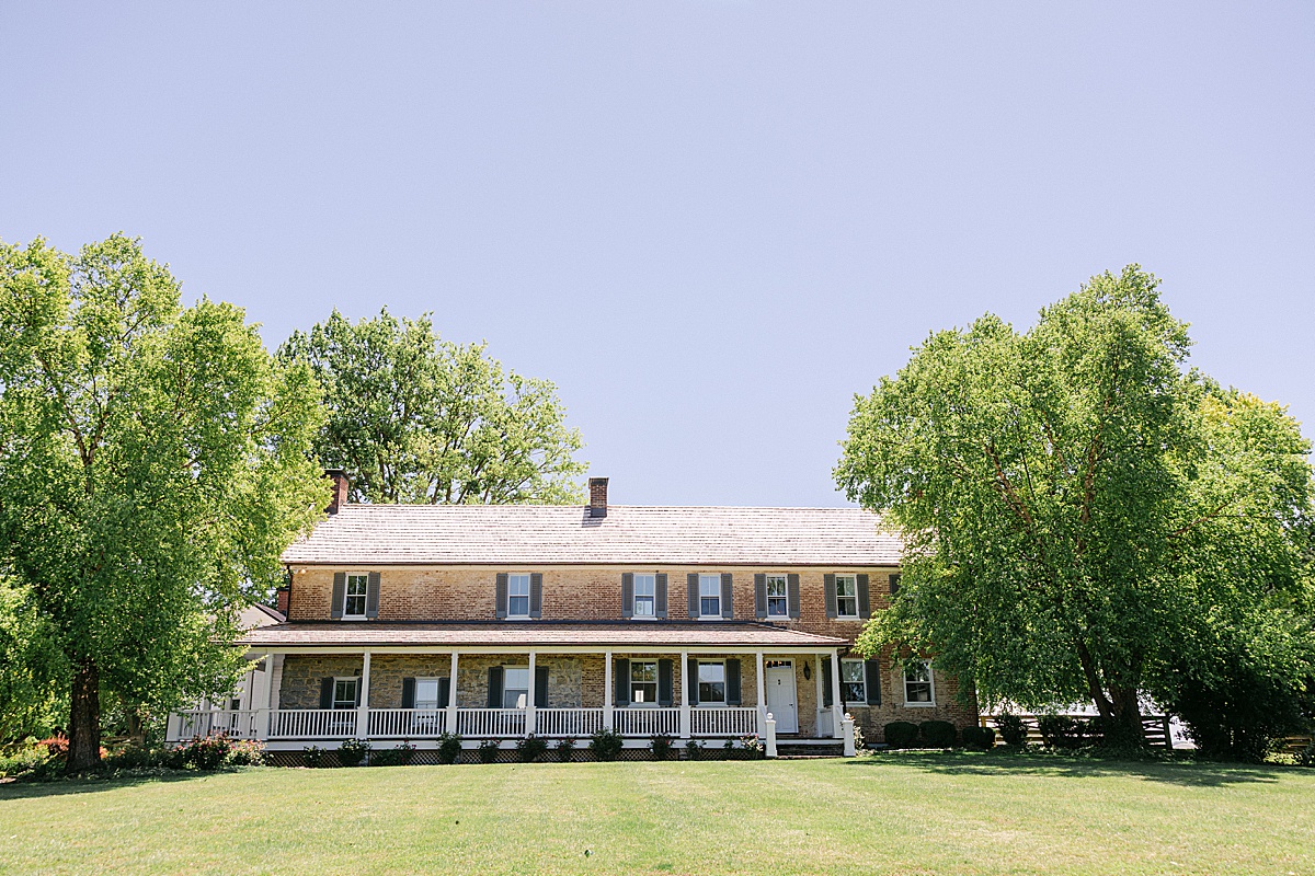 Outdoor wedding ceremony Walker's Overlook Frederick Maryland late spring — Brittany Thomas Photography