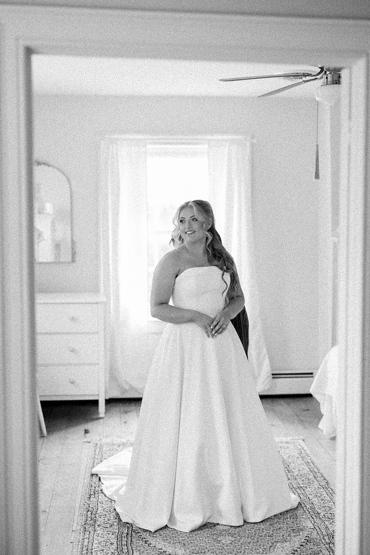 Bride getting ready detail shot at historic Maryland wedding venue | Brittany Thomas Photography Maryland Wedding Photographer